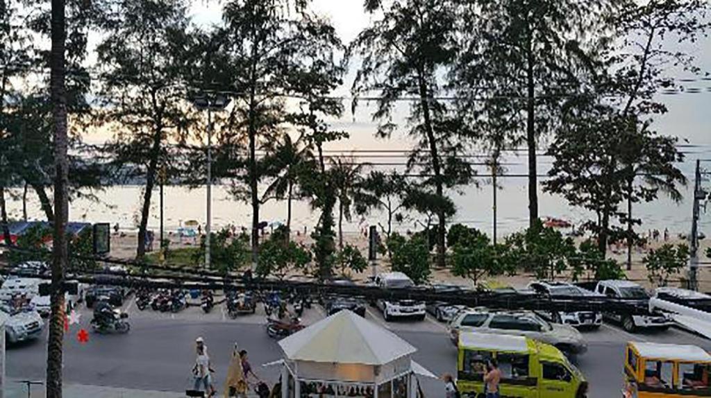 Long Beach Hotel Patong Екстериор снимка