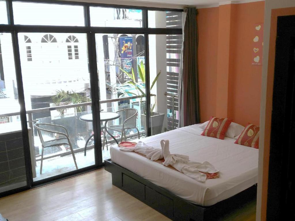 Long Beach Hotel Patong Екстериор снимка