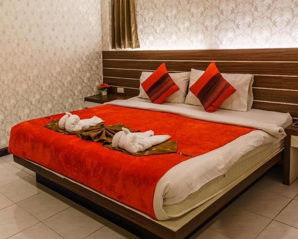Long Beach Hotel Patong Екстериор снимка