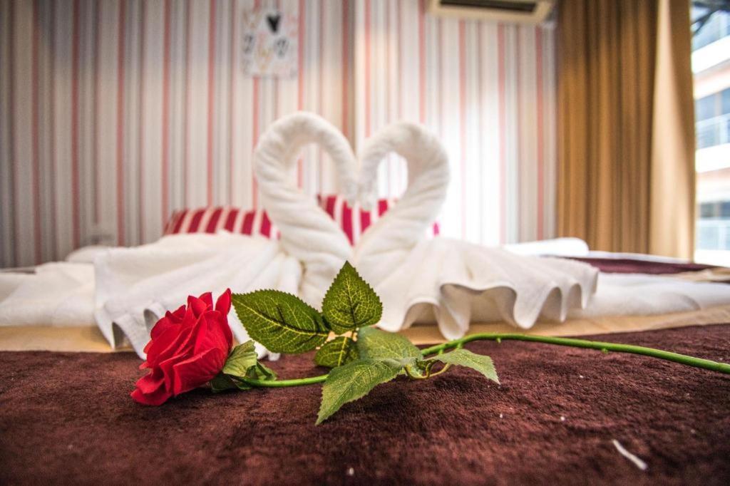Long Beach Hotel Patong Екстериор снимка