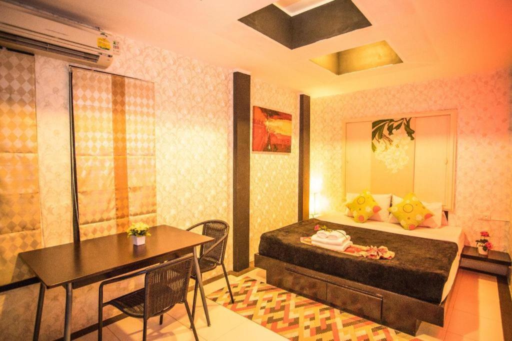 Long Beach Hotel Patong Екстериор снимка